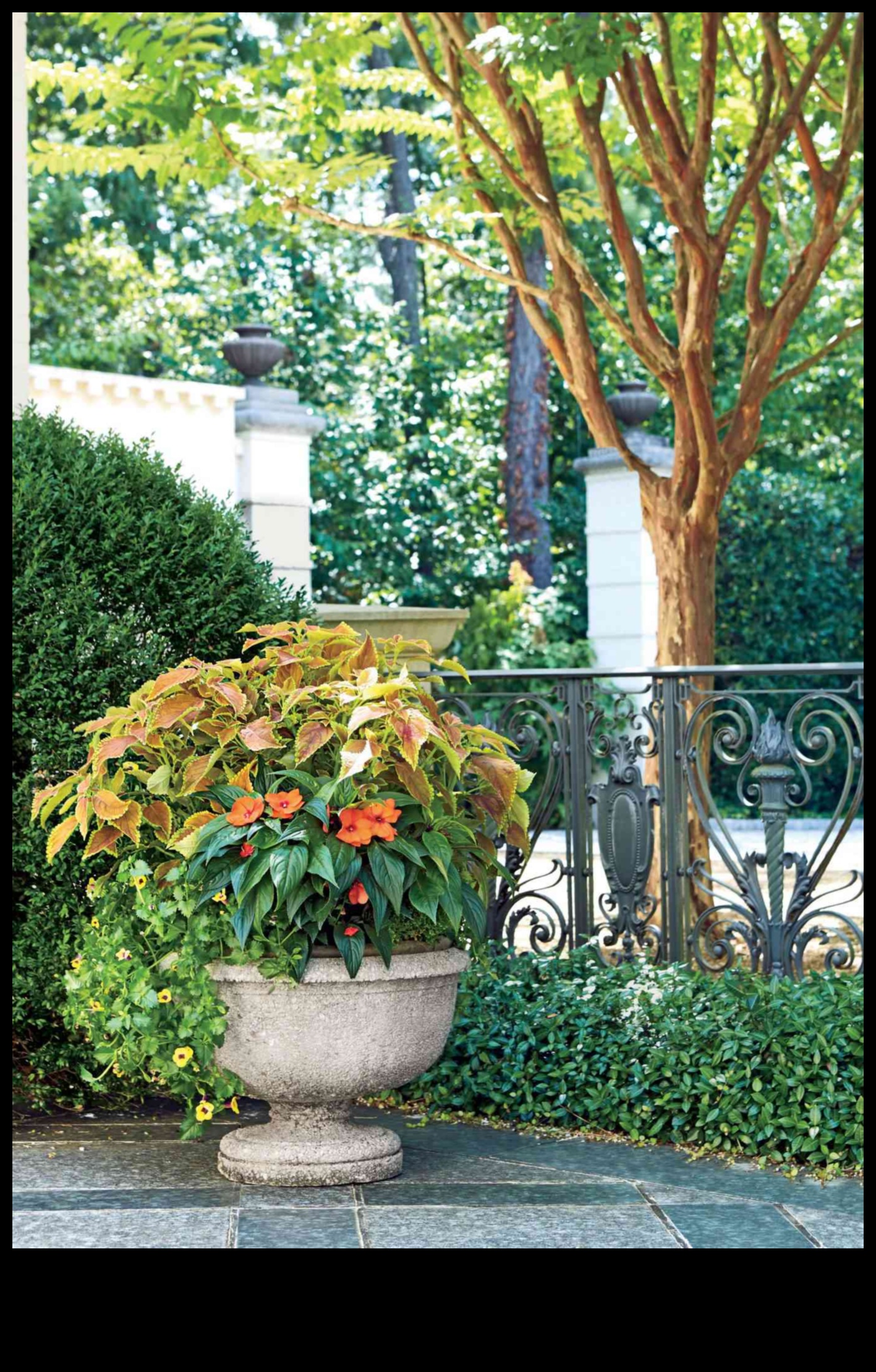 Mākslinieciskā harmonija: paceliet savu dārzu ar elegantiem akcentiem