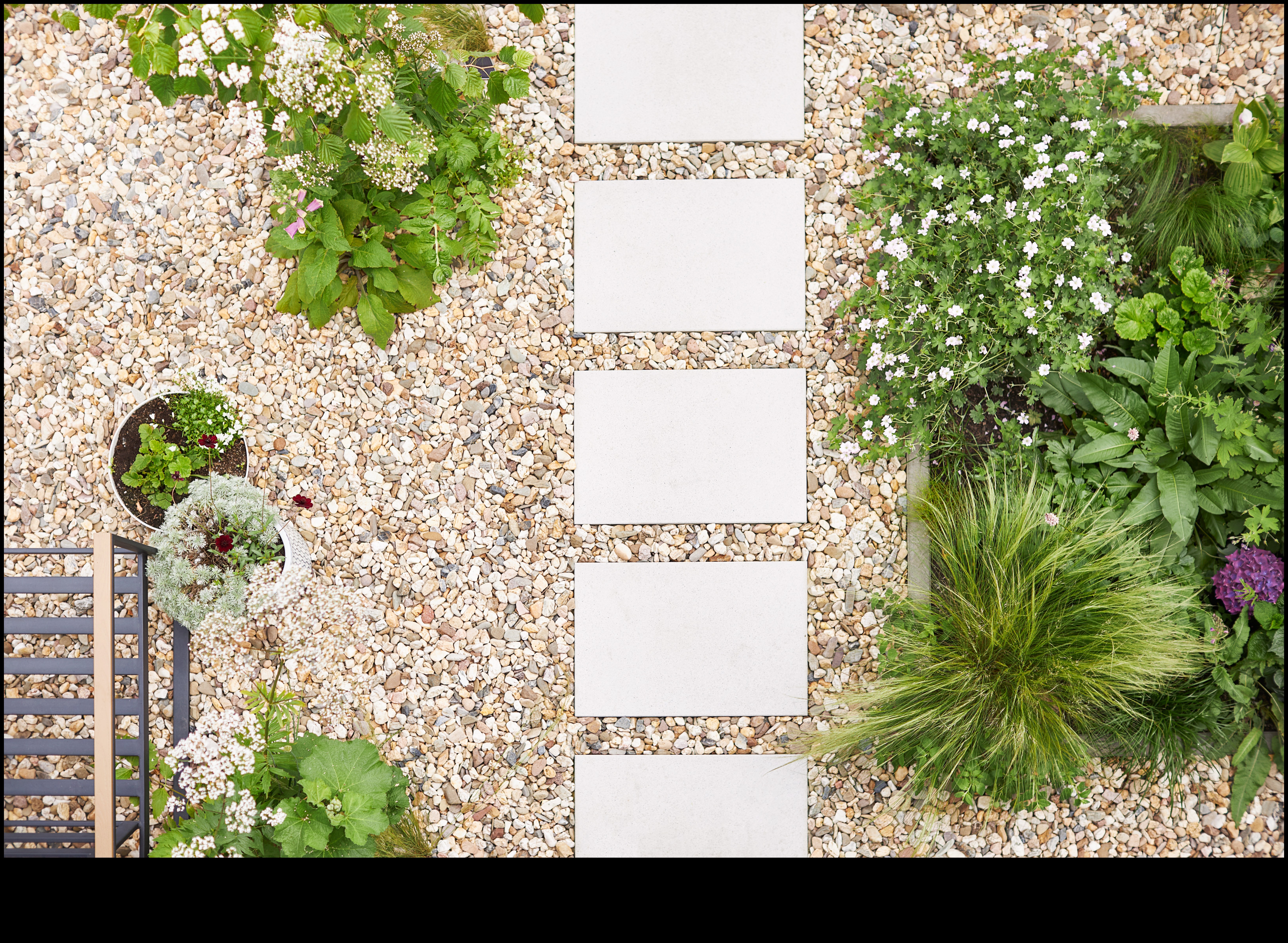 Mākslinieciskā harmonija: paceliet savu dārzu ar elegantiem akcentiem