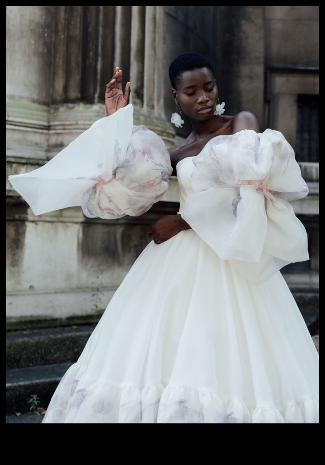 Drosmīgi skaista: skrejceļa starojums mūsdienu līgavu modē