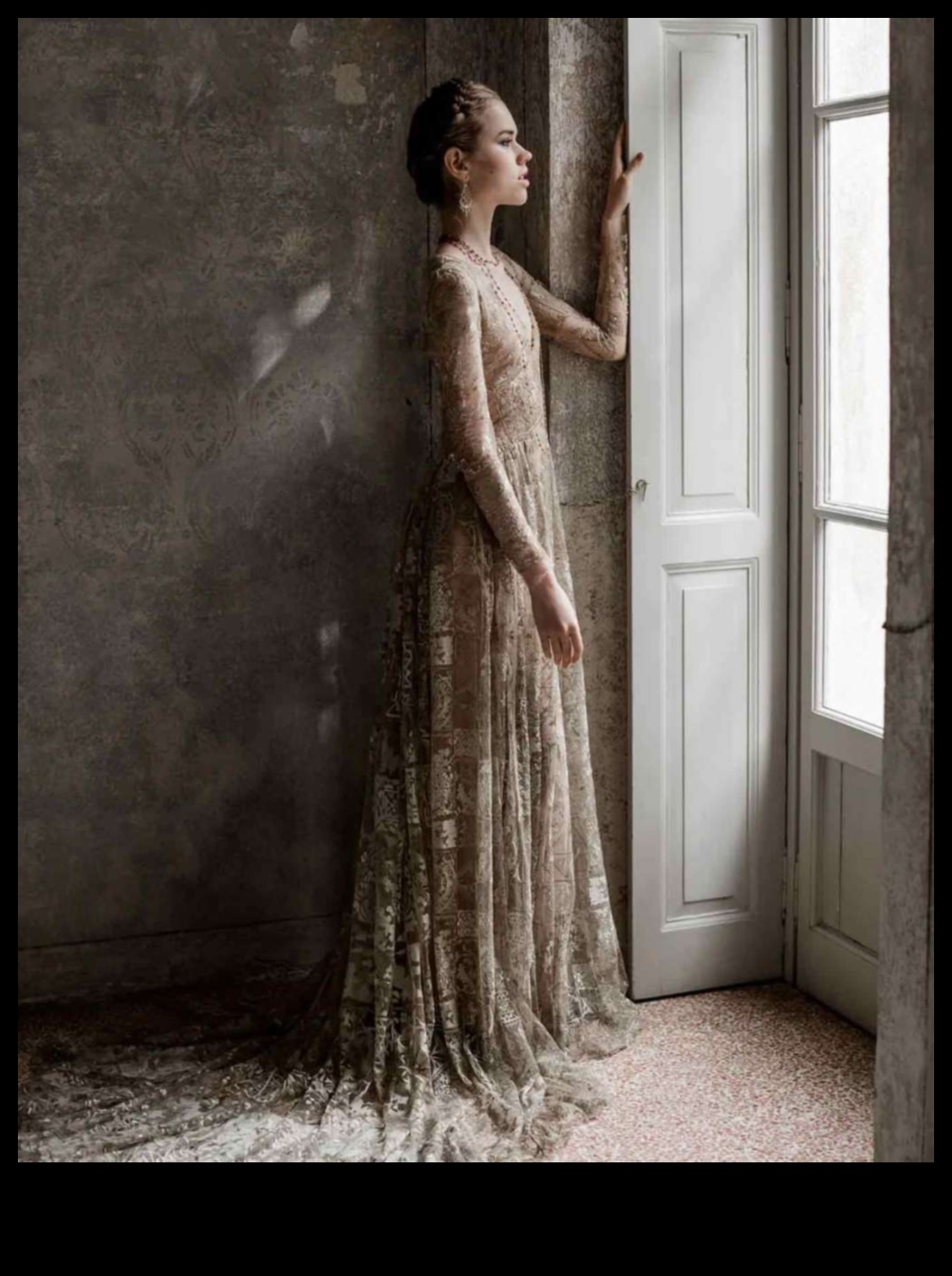 Apzeltīts Glam: Vintage līgavas kleita Elegance