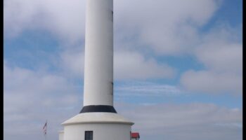 Vietējā bāka: apgaismo ceļu uz tuvējiem brīnumiem